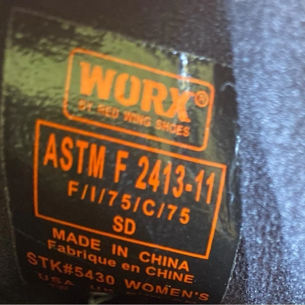 Red wing Black Non Slip Work Shoes Size 7,5 Unisex